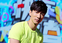 張亮五登"快本"遭調侃 現身代言活動為天津祈福