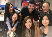 高顏值的一家 周韋彤曬與家人合影露幸福笑容