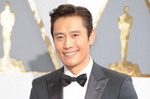 第88屆奧斯卡頒獎典禮 韓國演員李秉憲亮相紅毯