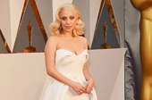 Lady Gaga亮相奧斯卡紅毯
