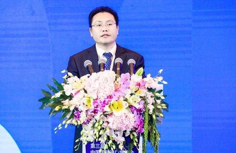 深圳市怡亚通供应链股份有限公司副总裁CHO、博士李国丞做主旨发言