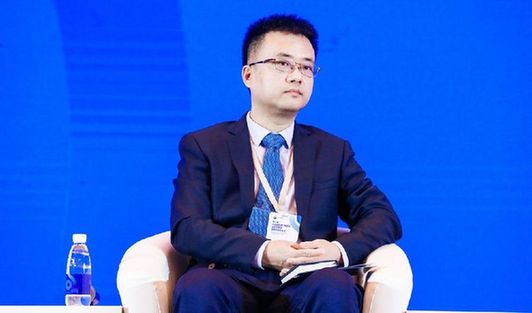 中国进出口银行深圳分行副行长王小强参与讨论