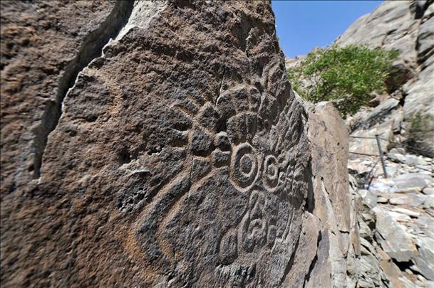 贺兰山600余幅岩画损坏严重