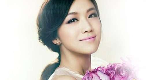 自然之宝首次召开香港新闻发布会 汤唯出席