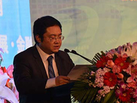 钟宏武发表演讲