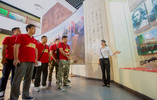 &ldquo;致敬历史&middot;重走长征路&rdquo;车队走进娄山关