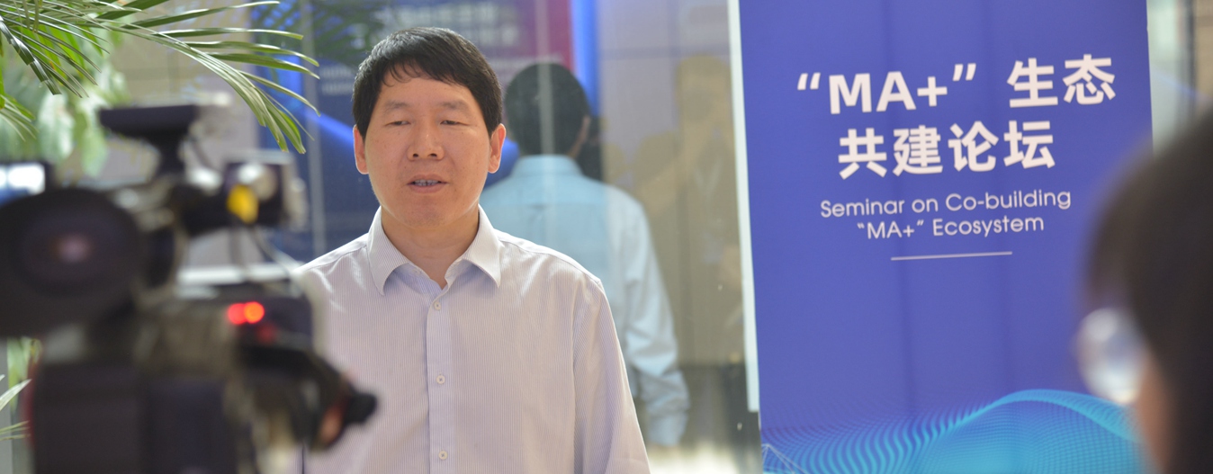 中关村工信二维码技术研究院院长张超接受媒体采访