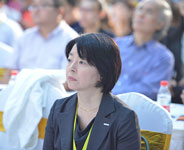 小川雅美聆听嘉宾发言