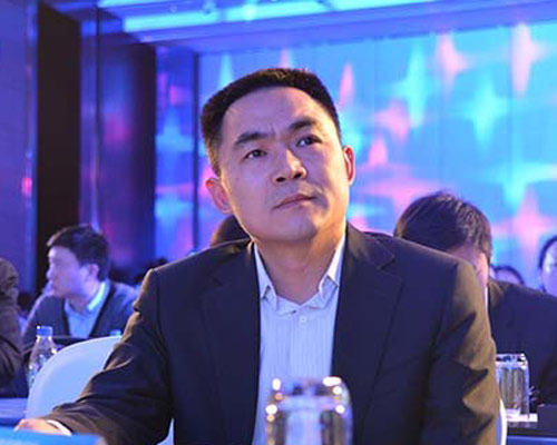 新华网副总裁丁平出席展望2015&middot;互联网金融企业社会责任年度峰会