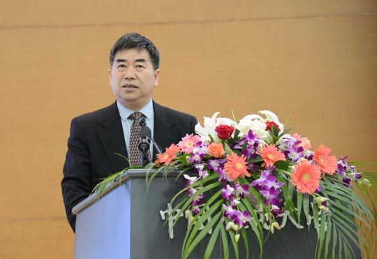 焦瑾璞做现场演说