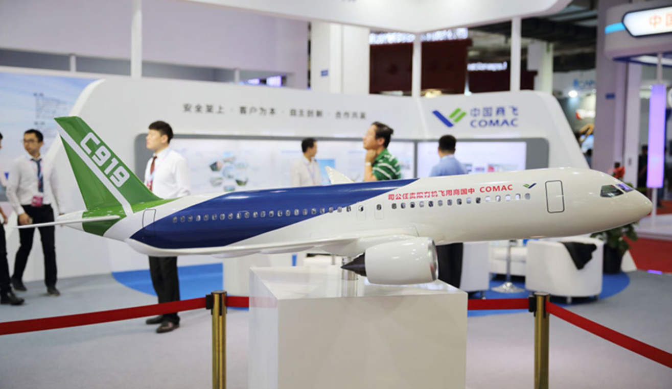C919大型客机模型亮相2017北京科博会