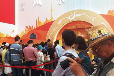 渴望了解中国 阿斯塔纳世博会中国馆人气旺