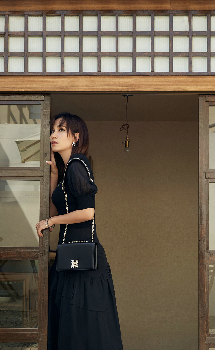 卢靖姗初夏庭院大片来了 阳光洒落定格惬意时光