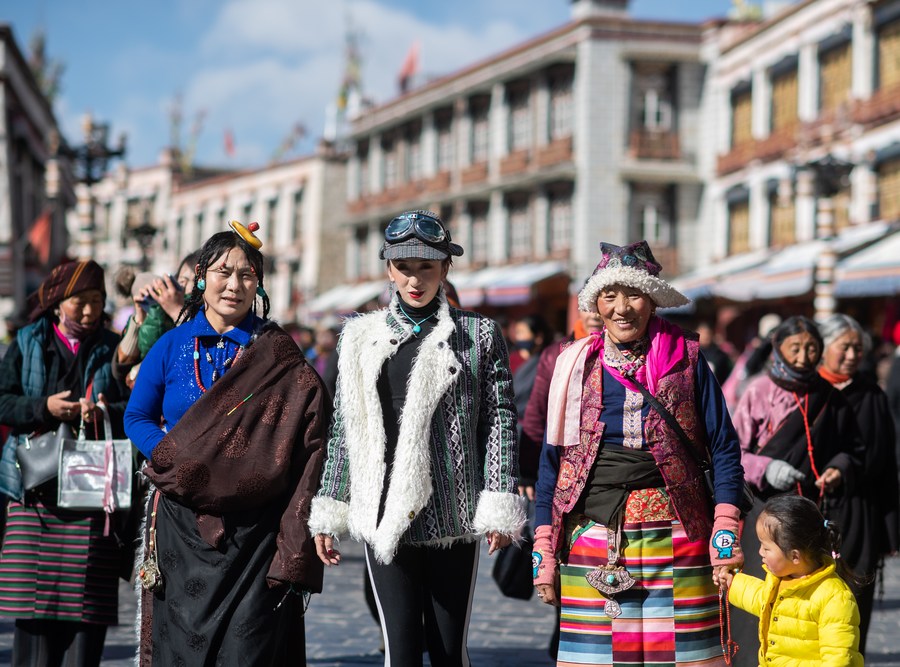 从“一衣多季”到“一季多衣” 西藏人民衣柜越来越充实