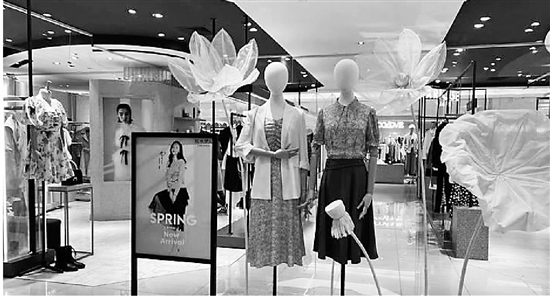 杭州一周内切换四季 春装滞销