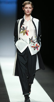 荒井沙罗时装发布