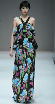 岩谷俊和时装发布