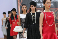 山城衣秀 江船魅影