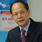 嘉宾李潮东在访谈中