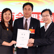 高德康接受思客聘书