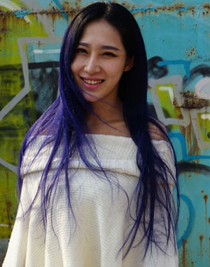 时装周场外:蓝色妖姬