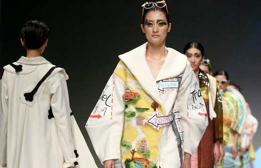 杭州上演浙理工大毕业生时装设计秀