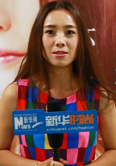 云朵：趁年轻要多学 亮嗓花印演唱会