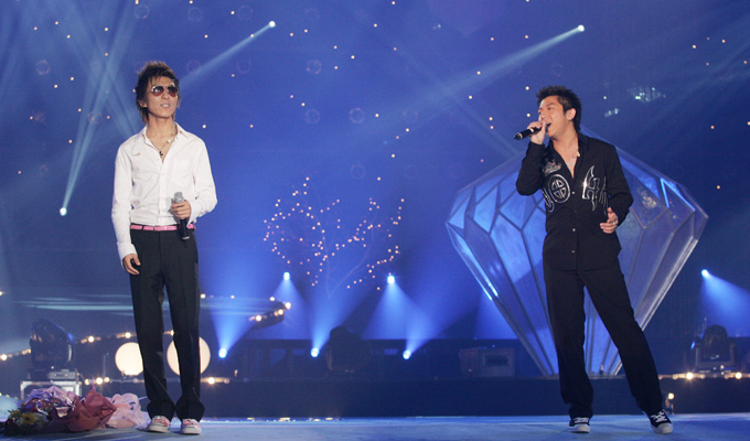 第五届红豆七夕节：羽泉在七夕晚会演唱