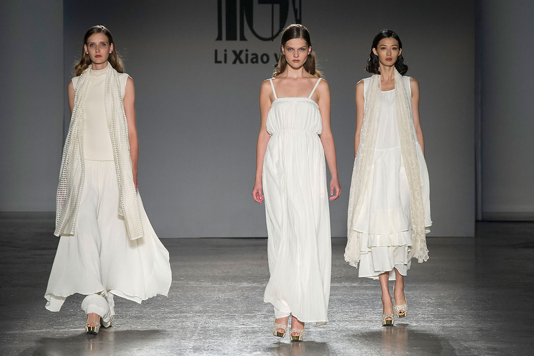 李小燕"心中的太阳花"米兰大秀