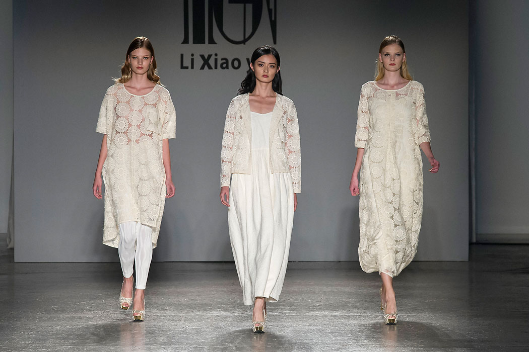 李小燕"心中的太阳花"米兰大秀