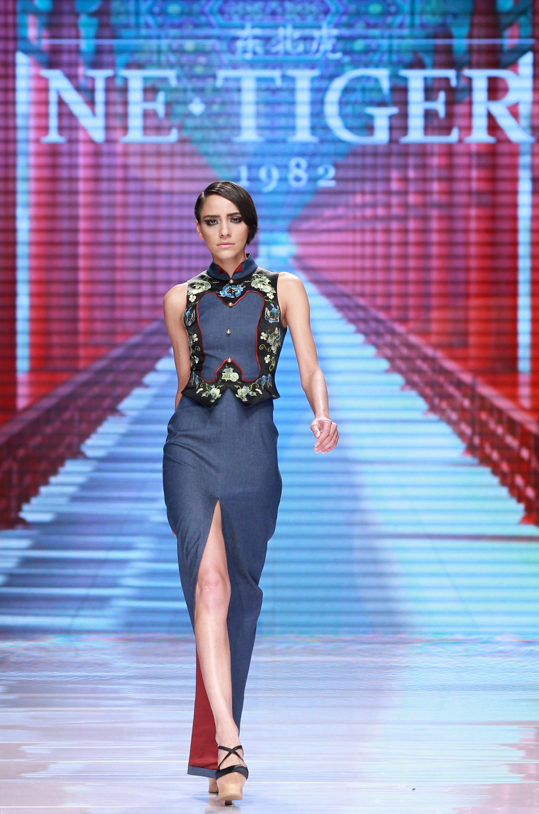 制服 华服 傻傻分不清楚