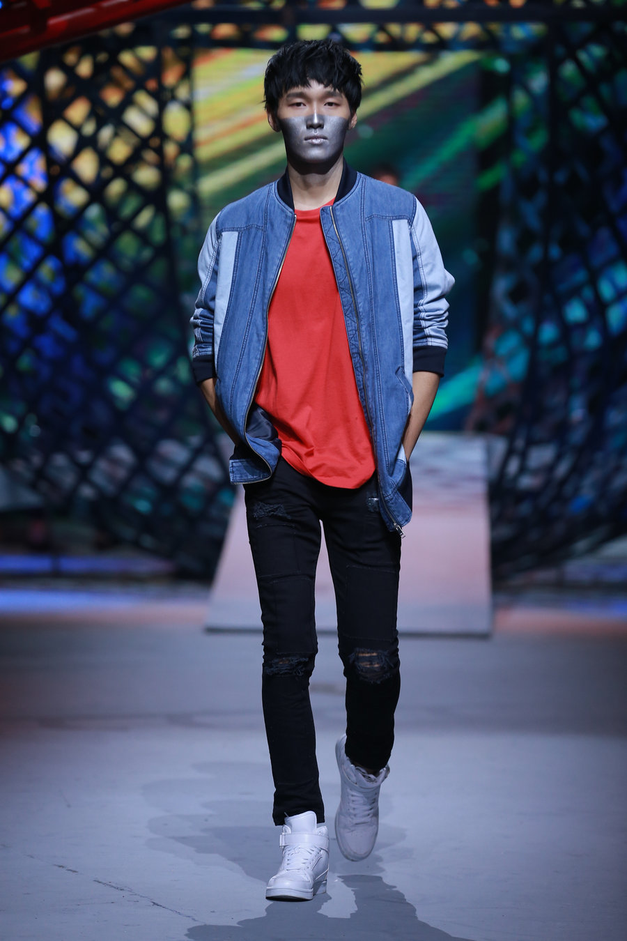 杀马特涂上了油漆化身油漆版杀马特