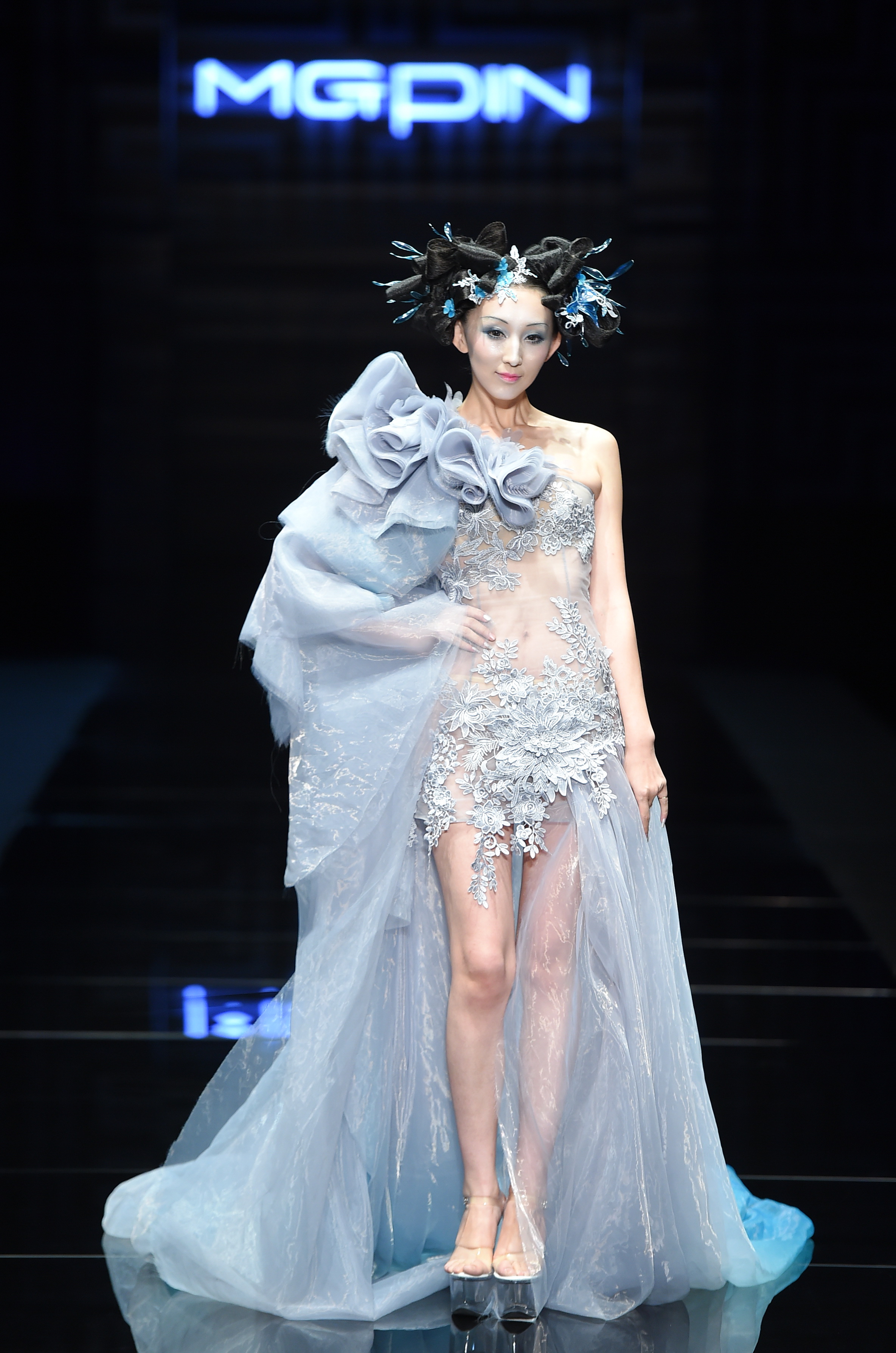2016春夏系列中国国际时装周 毛戈平•2016MGPIN彩妆造型趋势发布