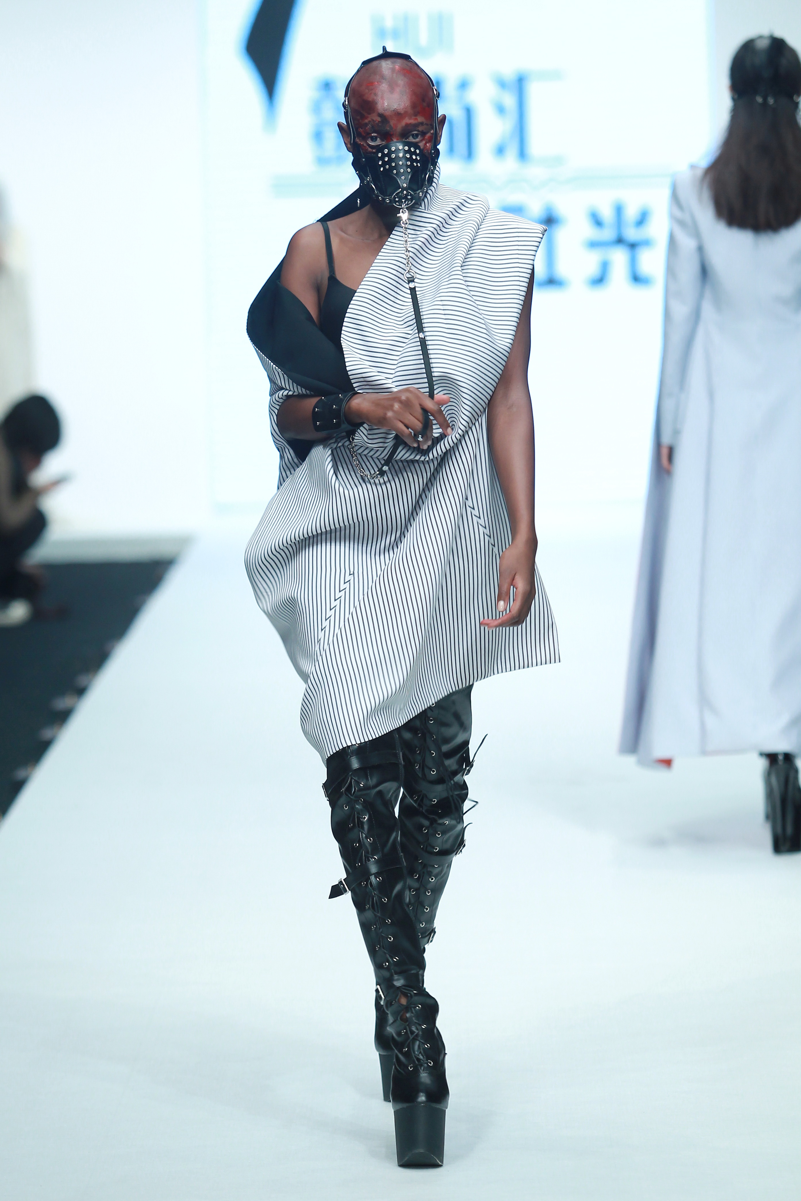 胡社光在玩啥？