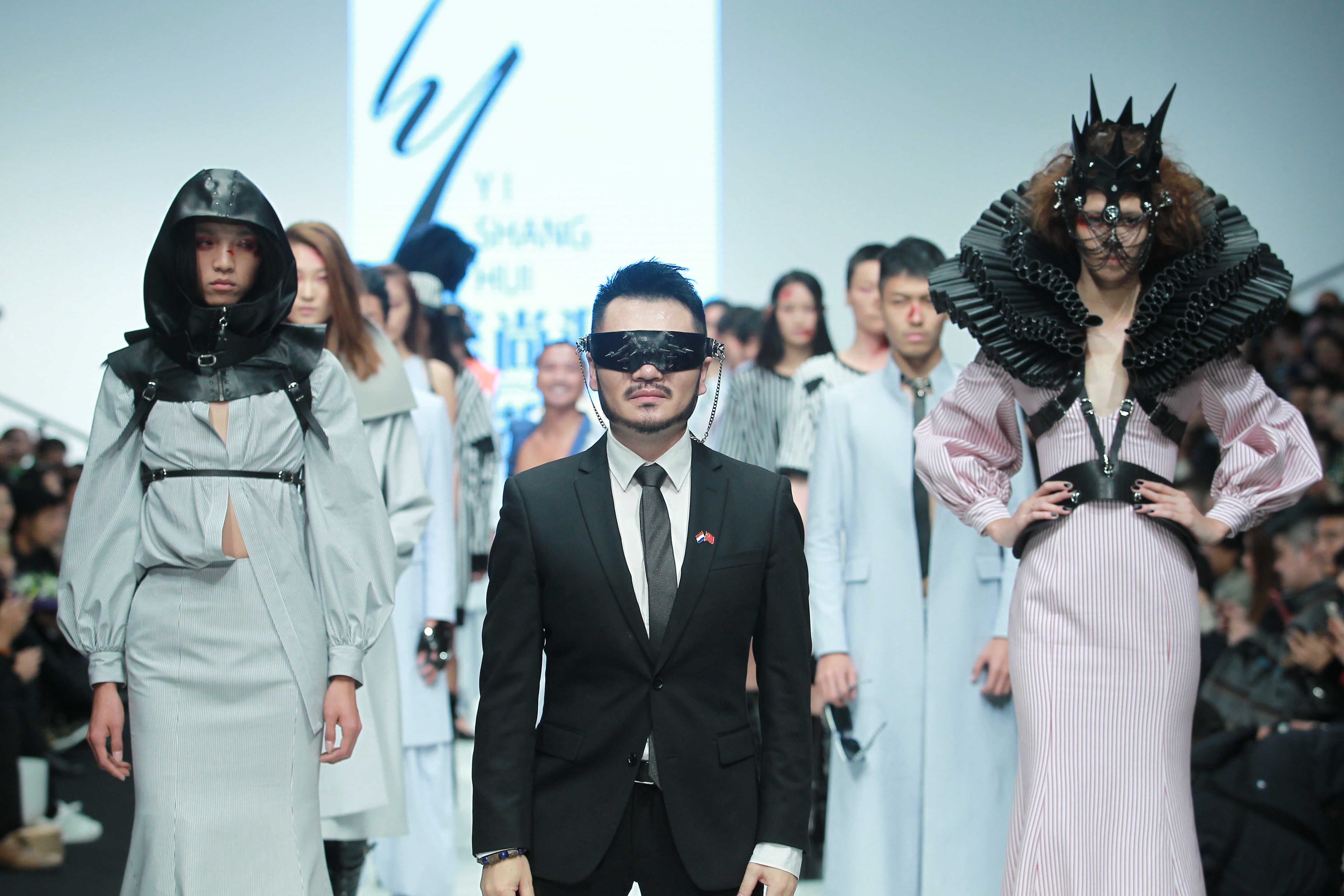 胡社光在玩啥？