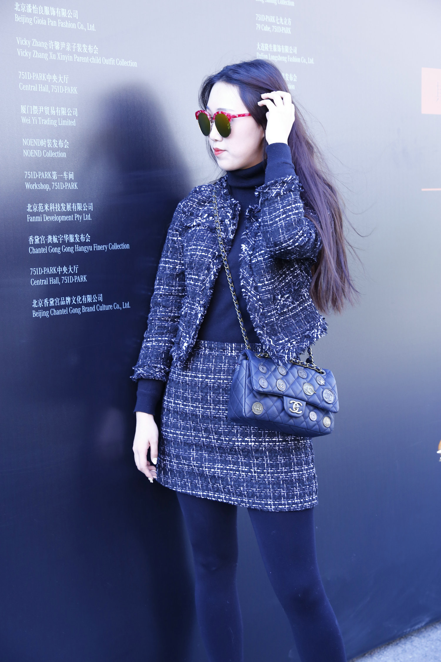 有人说，女人最美不过鬓间轻捋发丝。今天才深以为然。