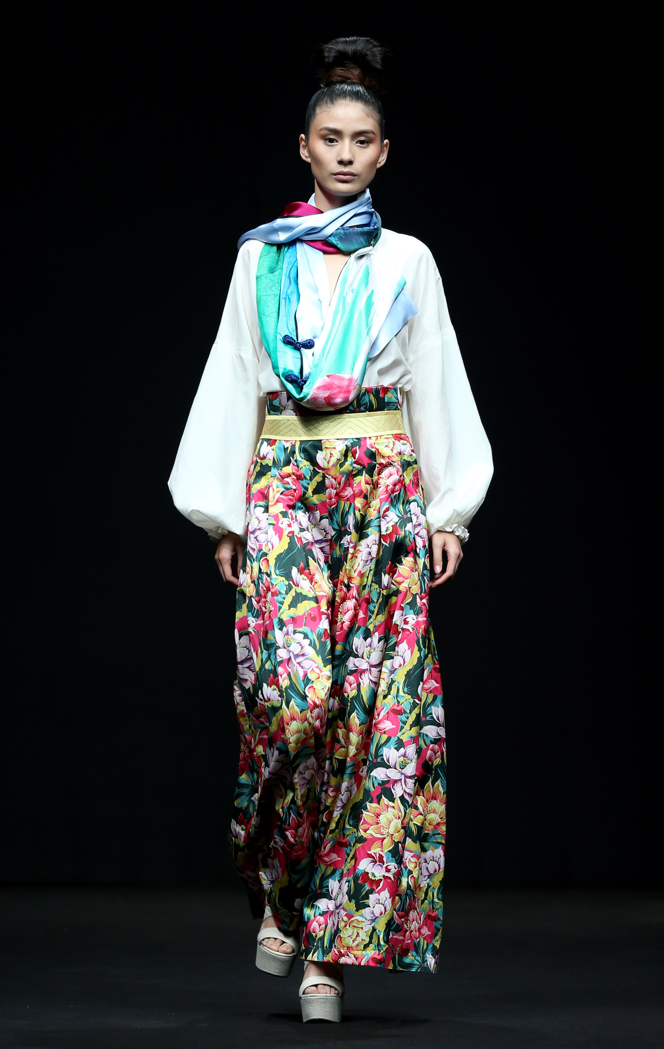 2016春夏中国国际时装周 中纺设计中心·李石勇时装发布 新华社记者陈建力摄