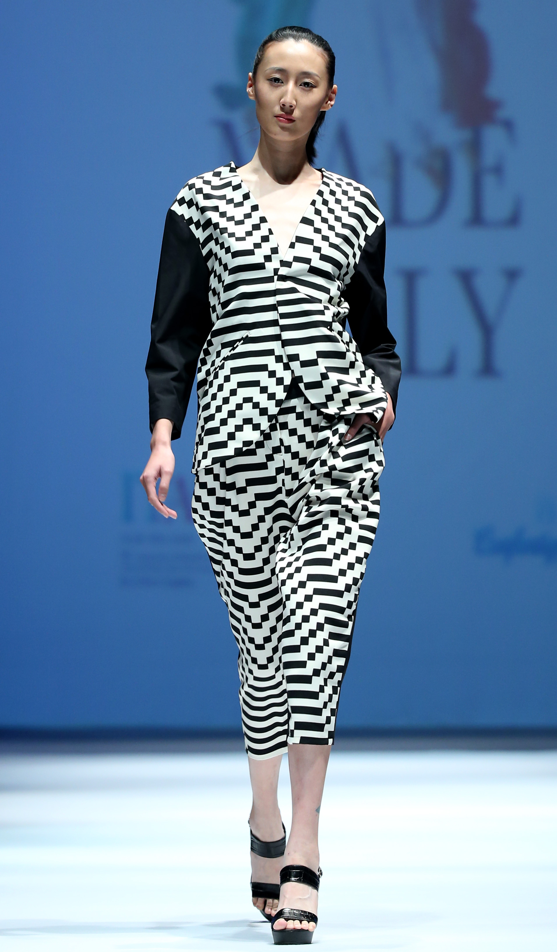 2016春夏中国国际时装周 意大利新秀设计师作品发布 新华社记者陈建力摄