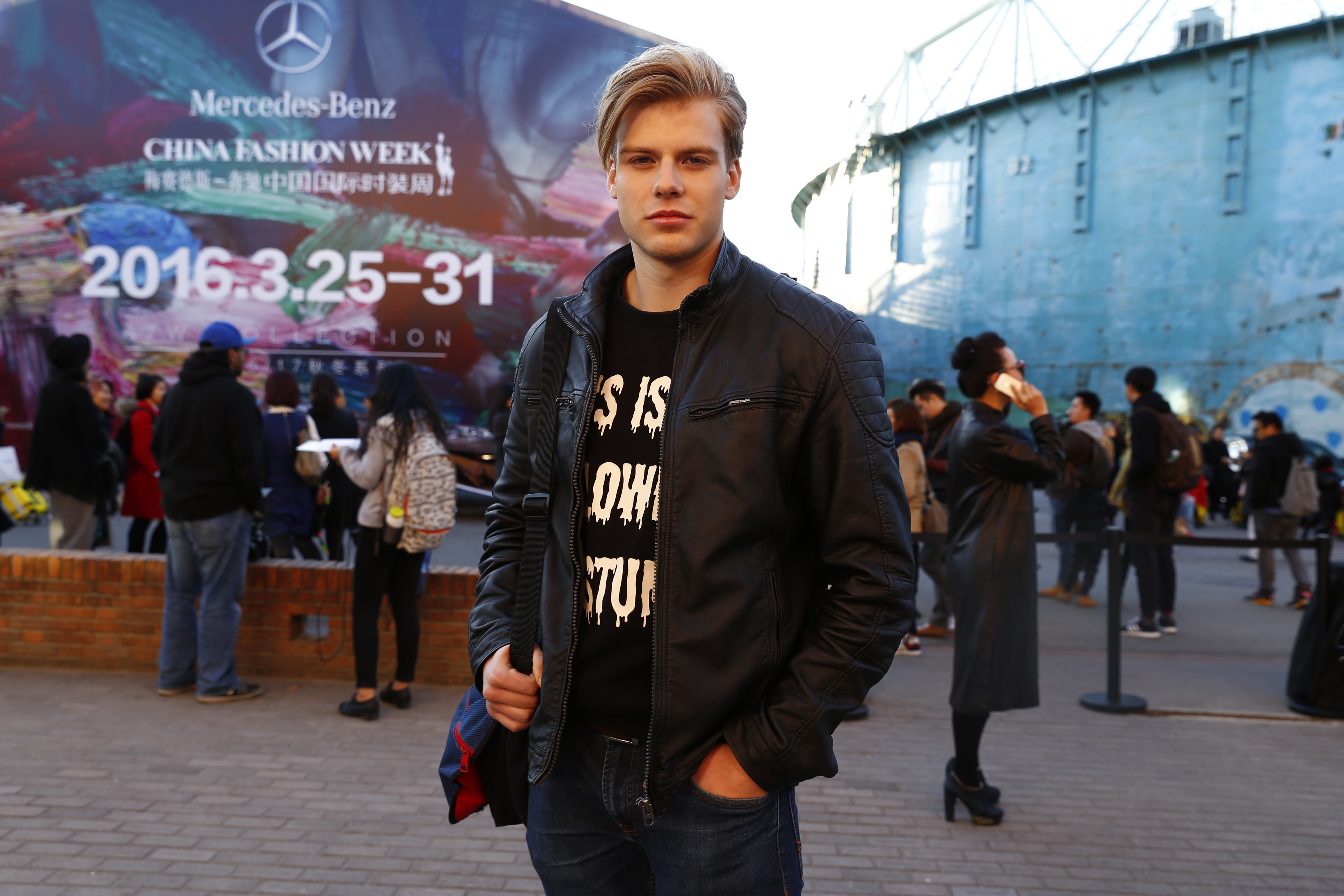 好身材还需帅脸庞，这位模特小哥就算什么也不说，也有一种独特的韵味。