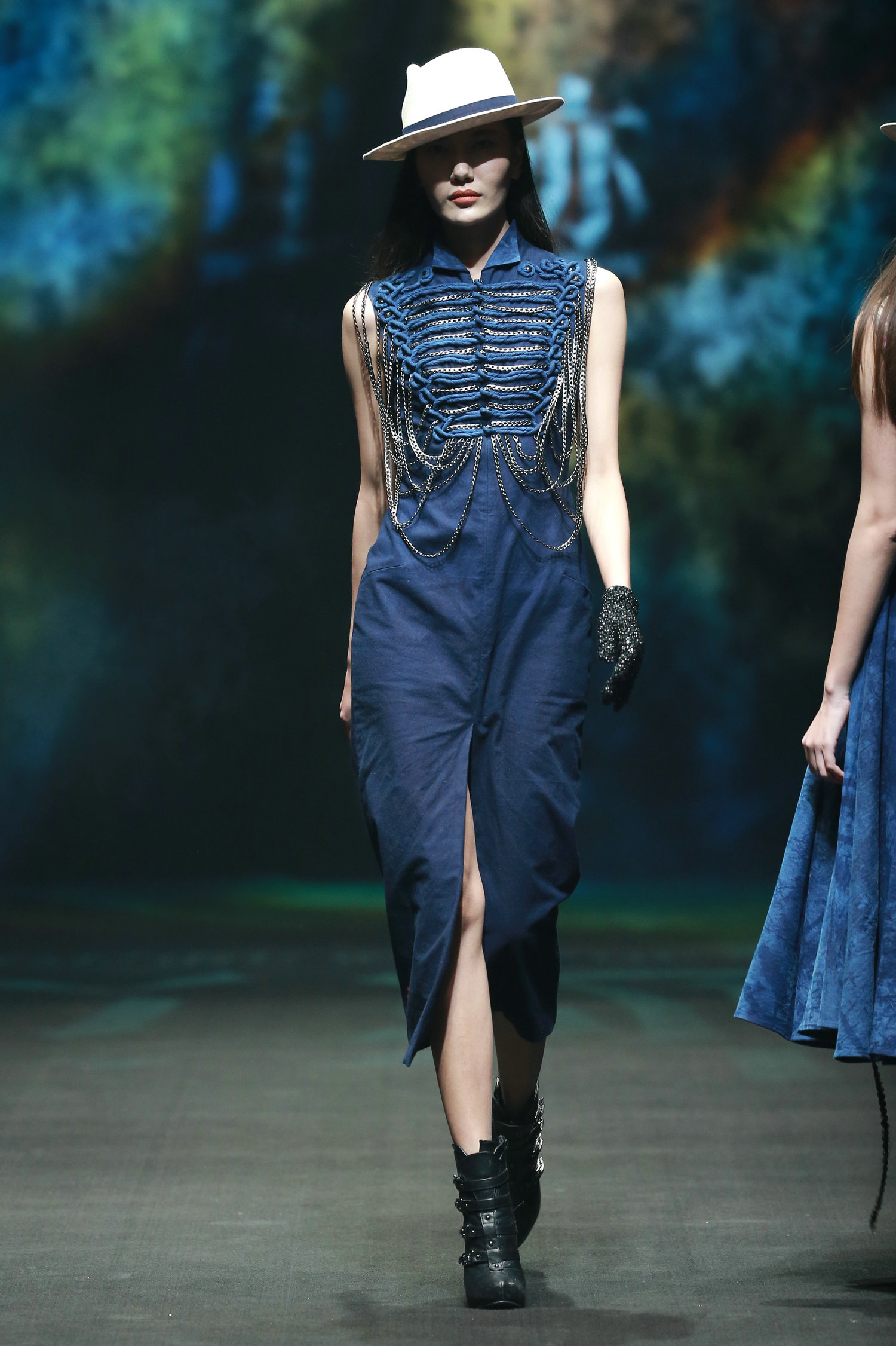 2016春夏系列中国国际时装周 茧迹·李呐时装发布