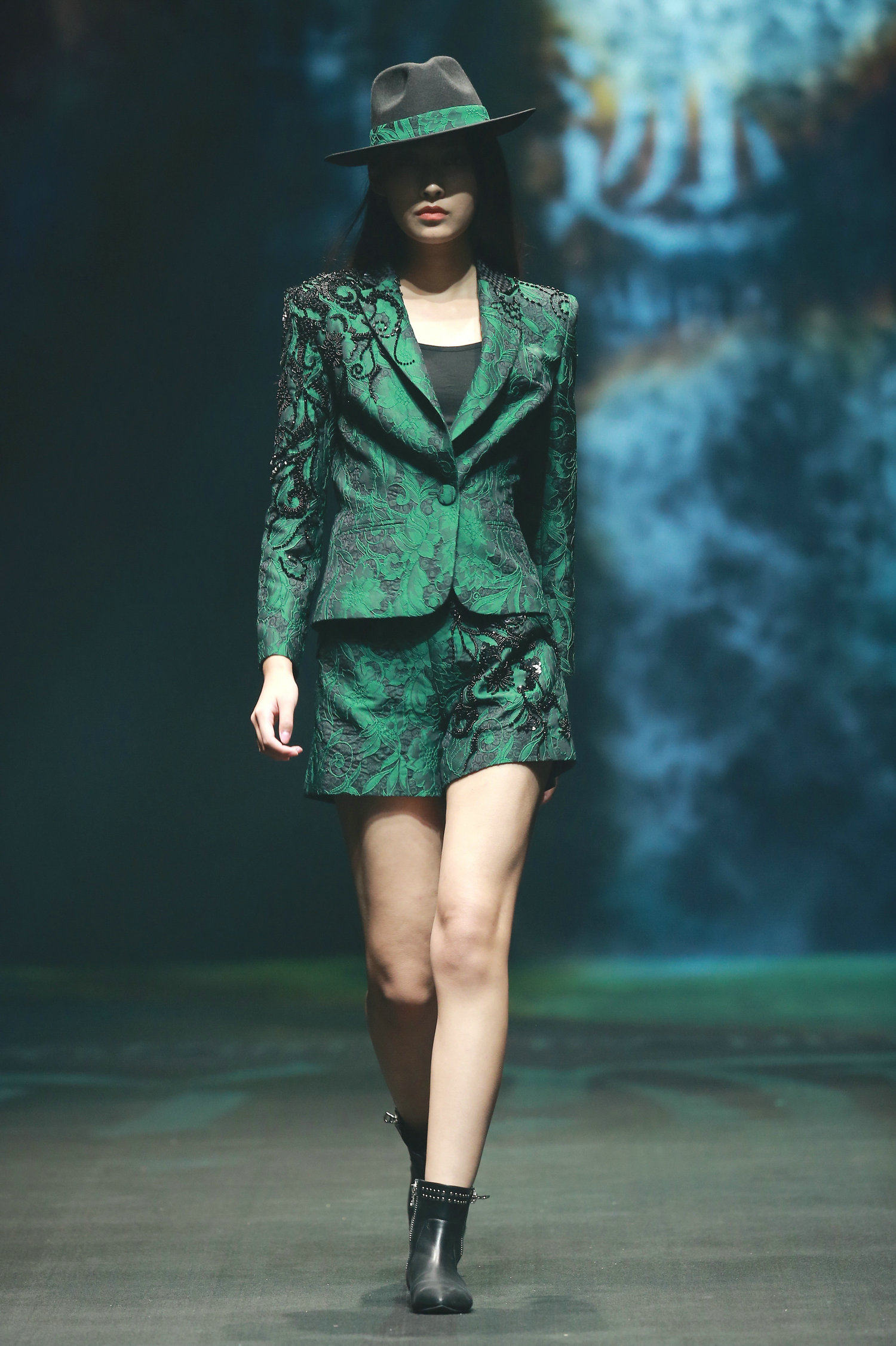 2016春夏系列中国国际时装周 茧迹·李呐时装发布