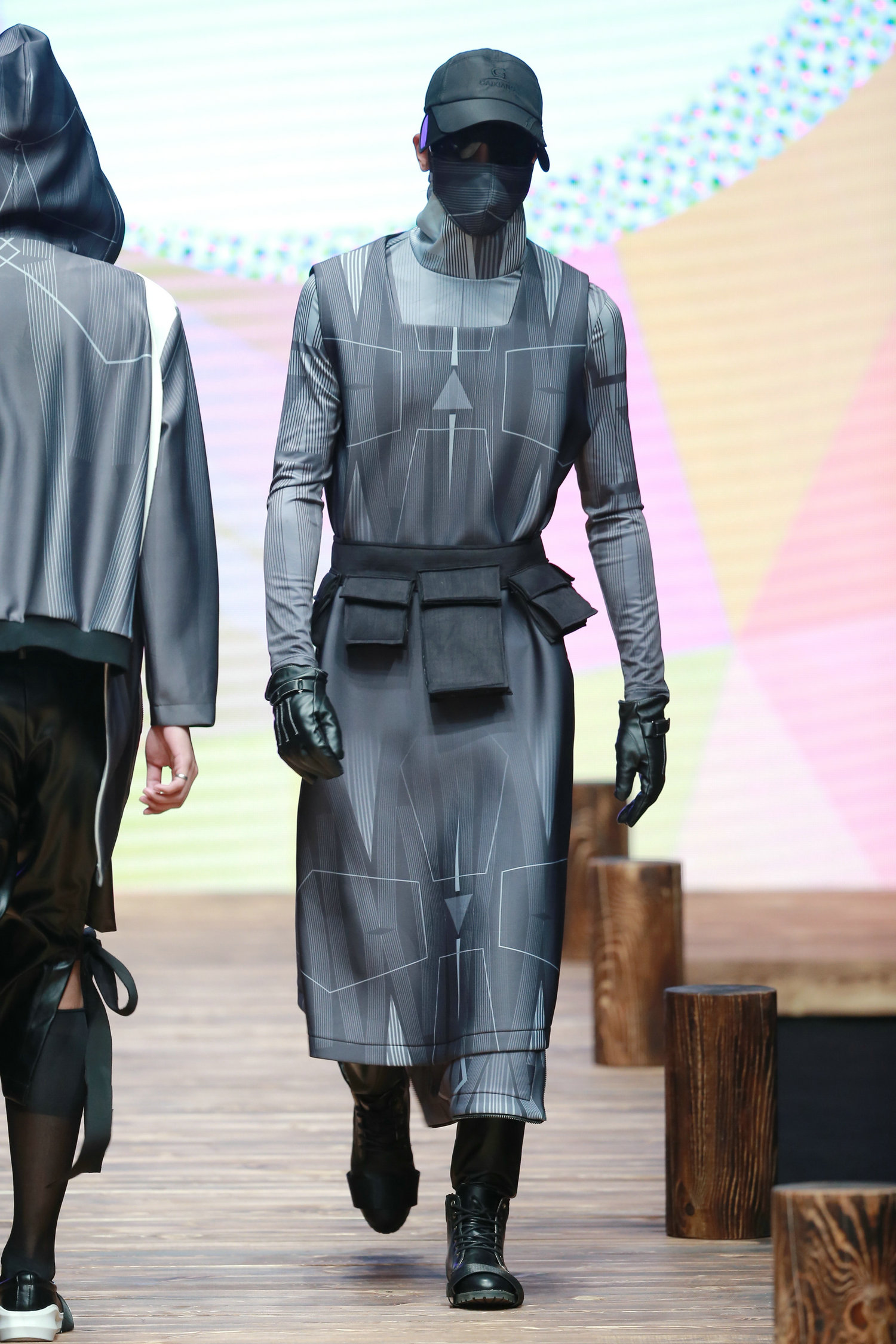 2016春夏系列中国国际时装周 “迪尚”第十届中国时装设计大赛成果奖三等奖瞿德刚