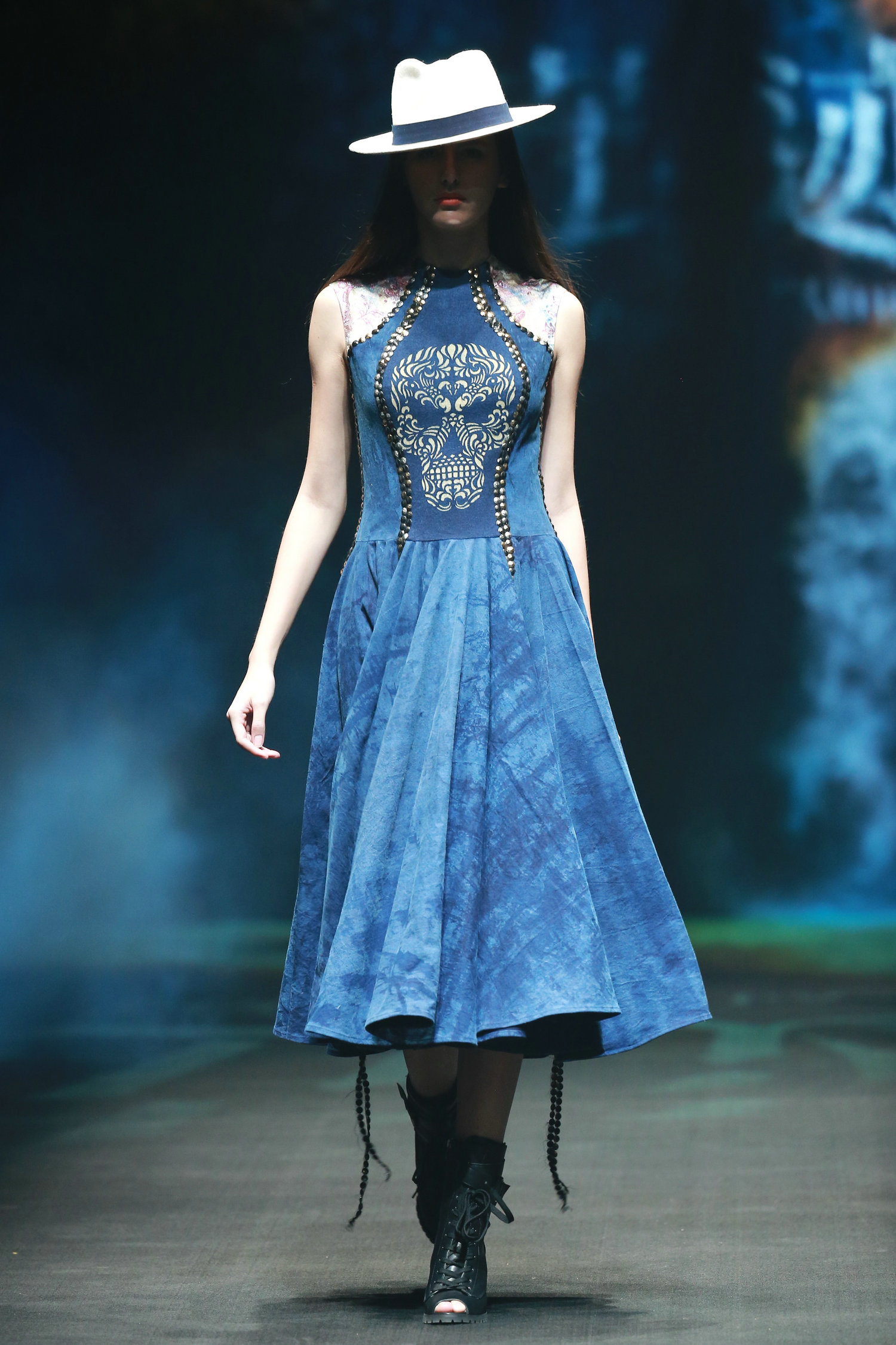 2016春夏系列中国国际时装周 茧迹·李呐时装发布