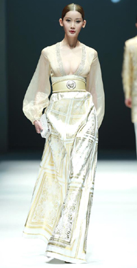 Jinliang Lin林进亮时装发布会