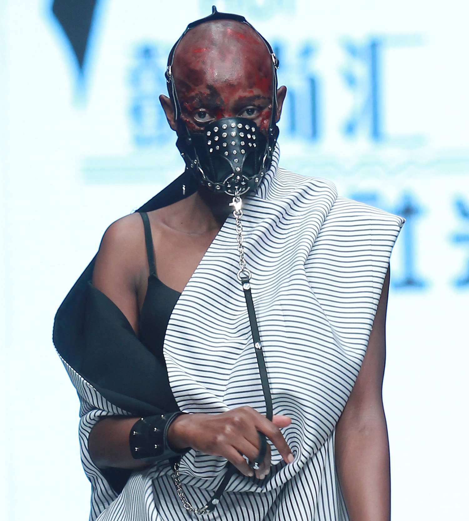 2016春夏系列中国国际时装周 Sheguang Hu·胡社光时装发布