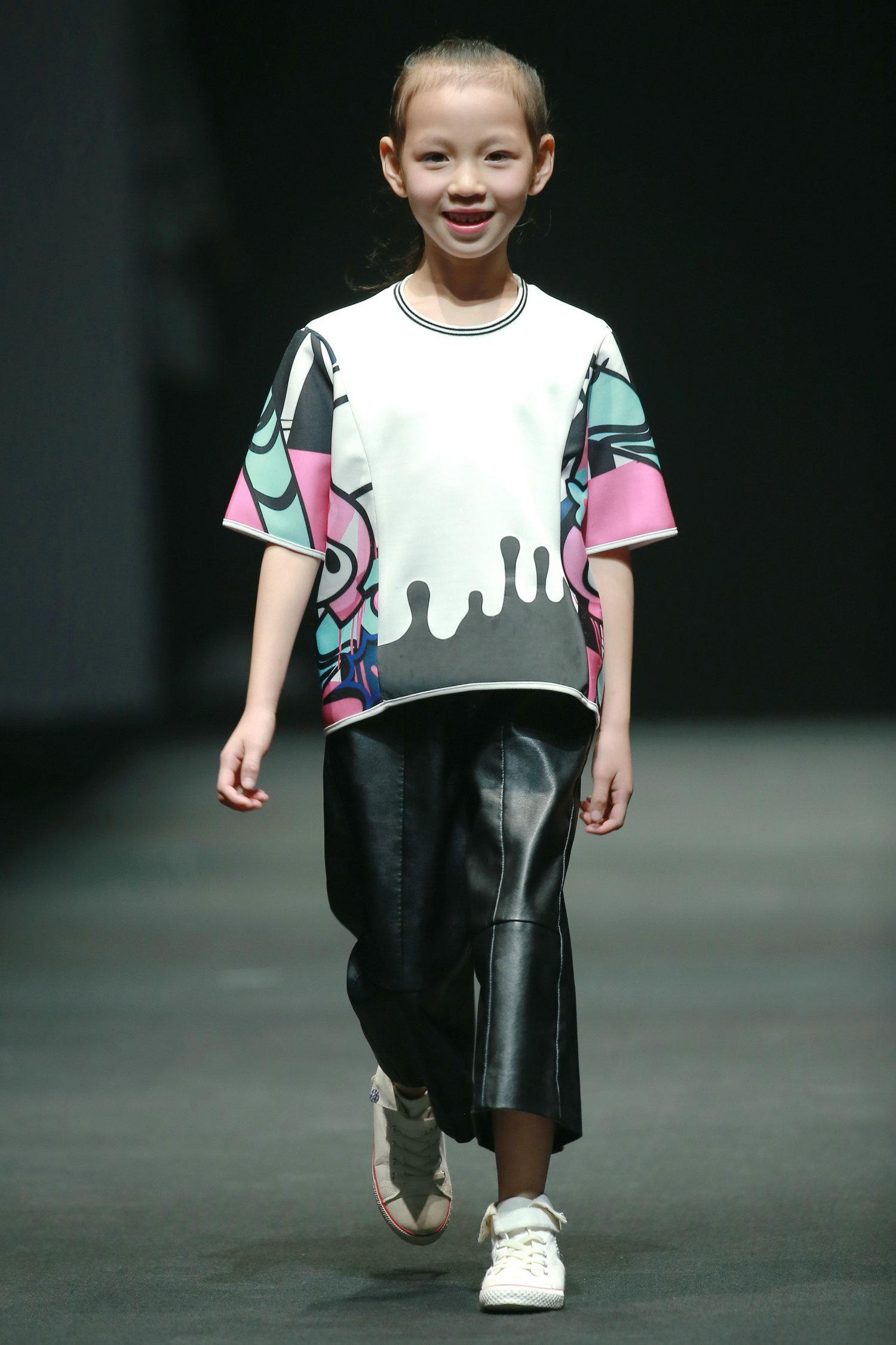 2016春夏系列中国国际时装周 Hello Kitty&My Melody·Comme Tu Es亲子装发布