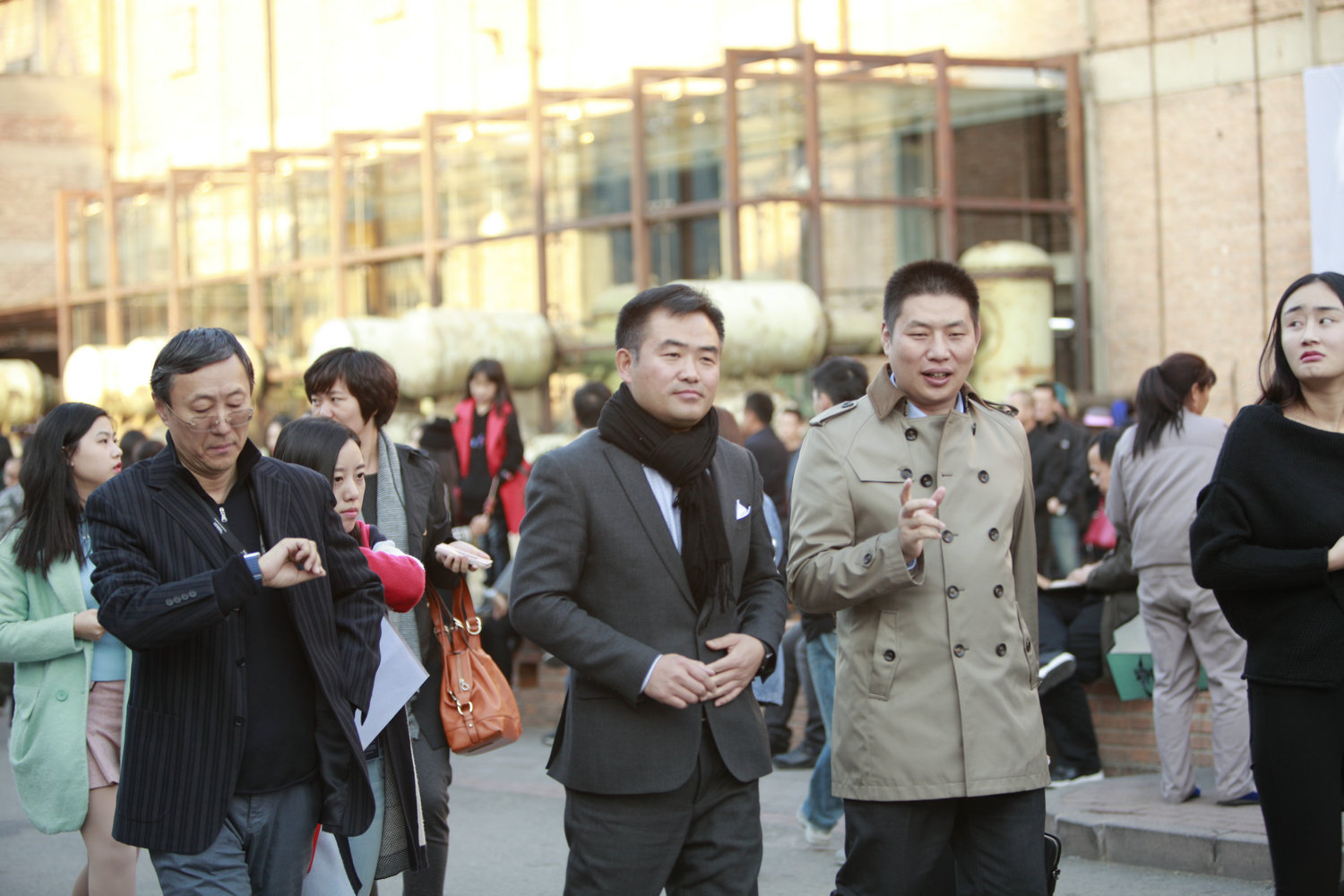 中国服装设计师协会副主席也变身型男，快看这身装扮，超有型！