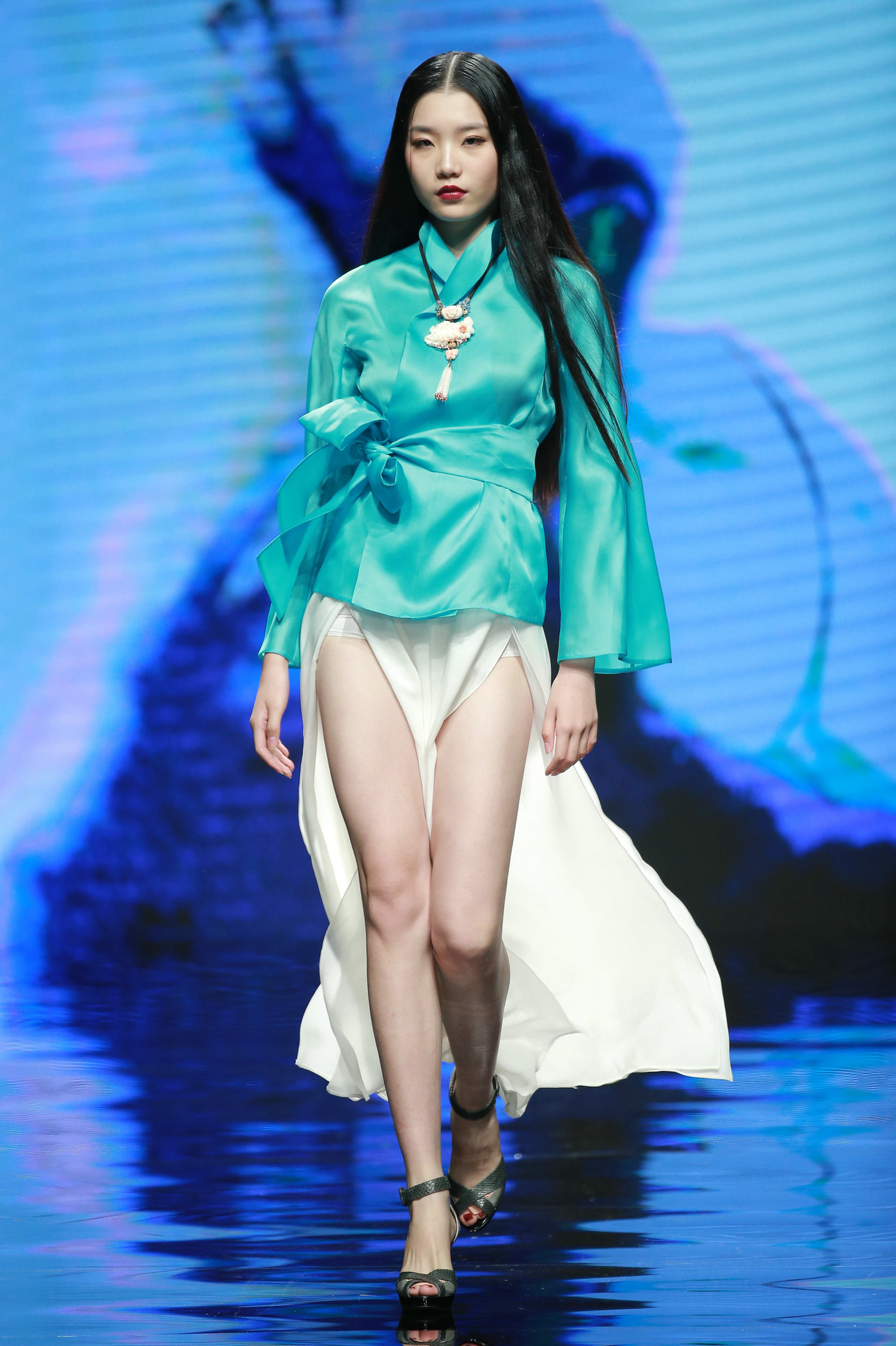 2016春夏系列中国国际时装周 飞梵逸爵·孙雪飞发布