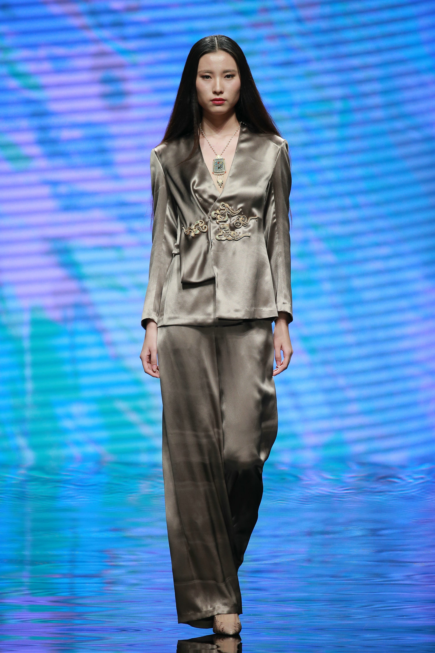 2016春夏系列中国国际时装周 飞梵逸爵·孙雪飞发布