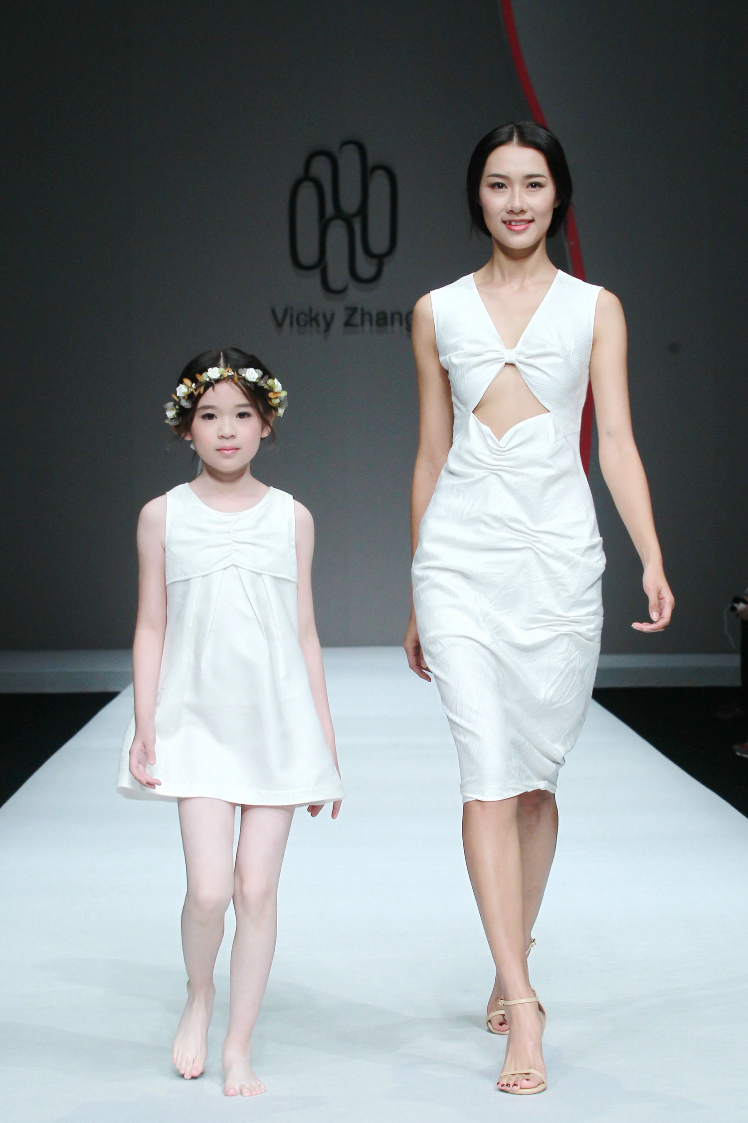 2016春夏系列中国国际时装周 Vicky Zhang·许馨尹亲子装发布